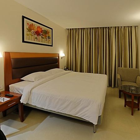 Poppys Anukula Residency Веллуру Экстерьер фото