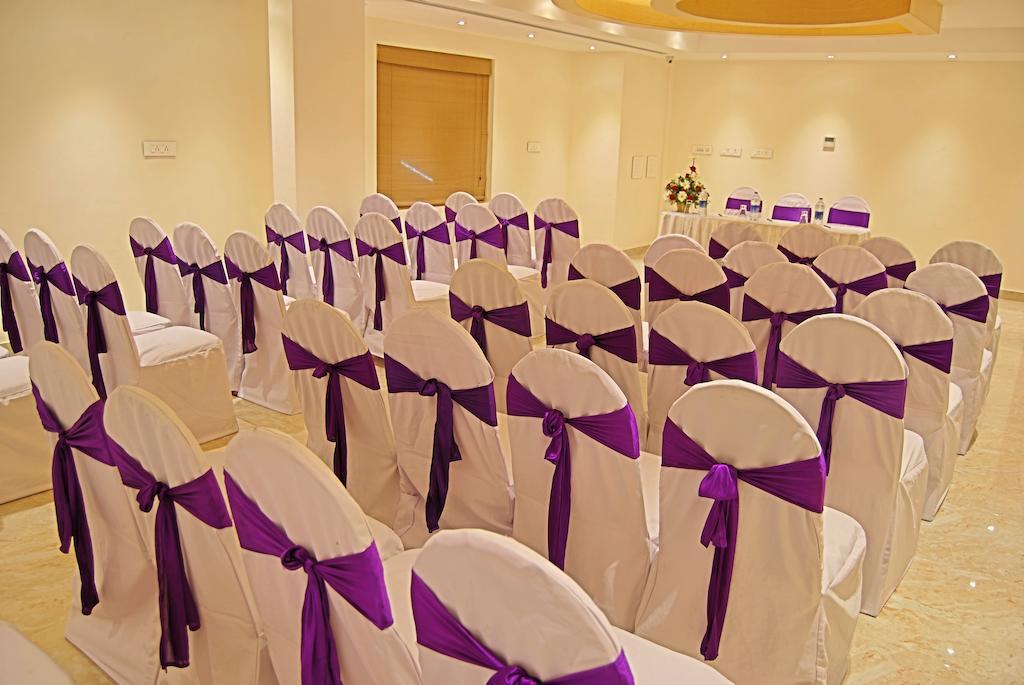 Poppys Anukula Residency Веллуру Экстерьер фото
