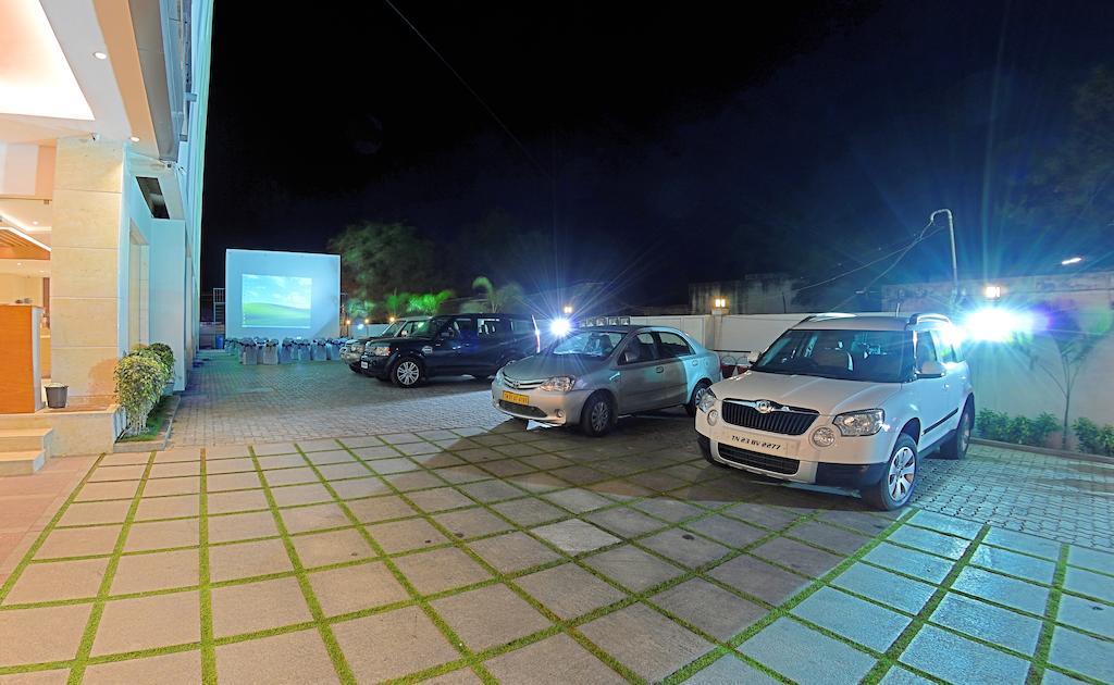 Poppys Anukula Residency Веллуру Экстерьер фото